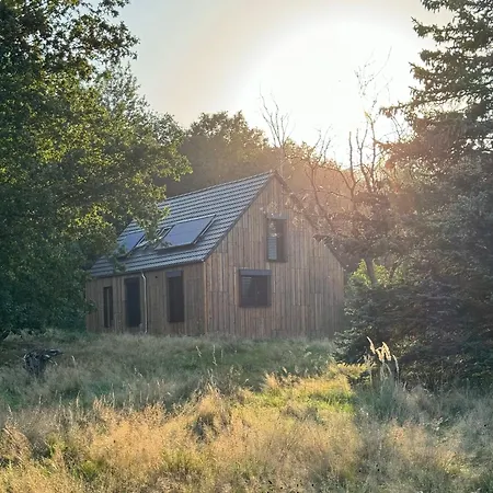Foundation - Waldhaus Mit Sauna & Hottub بيت للعطل تسيتاو