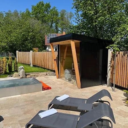 بيت للعطل Foundation - Waldhaus Mit Sauna & Hottub *